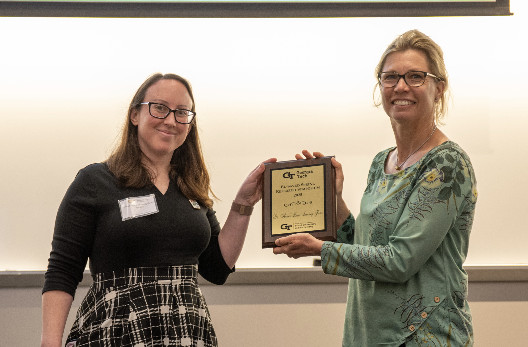Anne Marie Sweeney-Jones receives an award from Dr. Julia Kubanek.